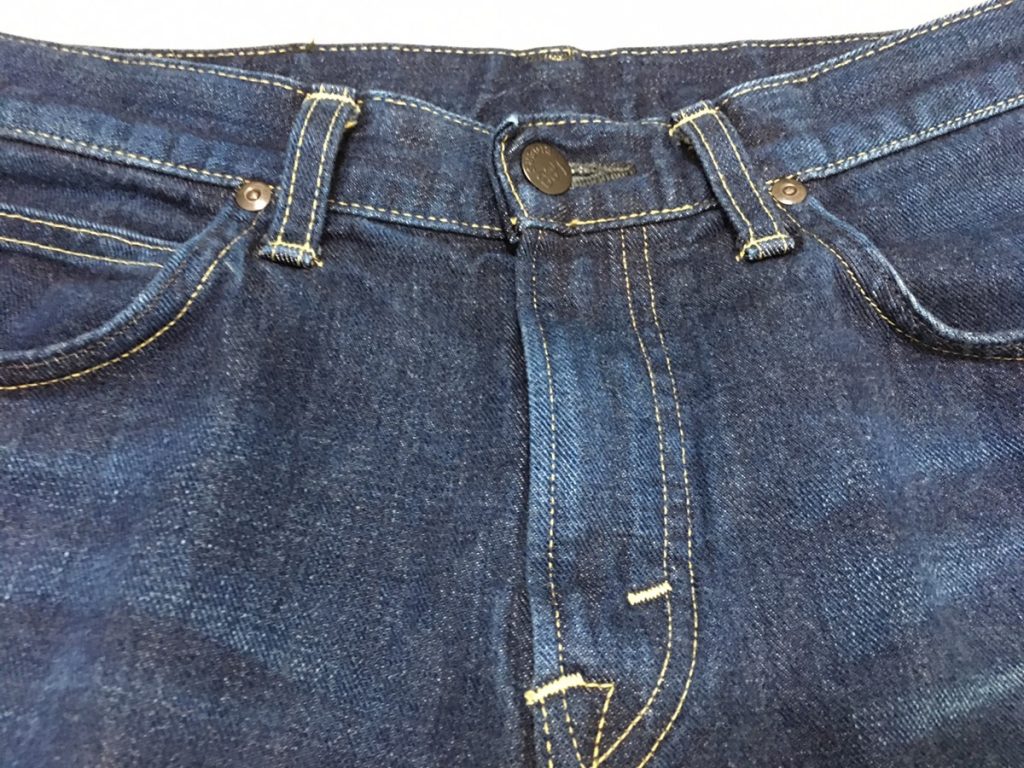 Leeライダース5タイトストレートが良い 左綾織りデニムの色落ちとリー